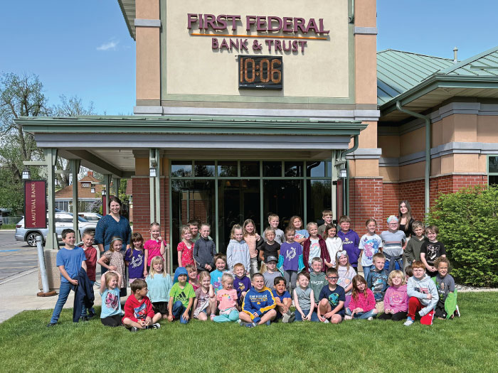 Group of elementary students and First Federal employees in front of the bank.